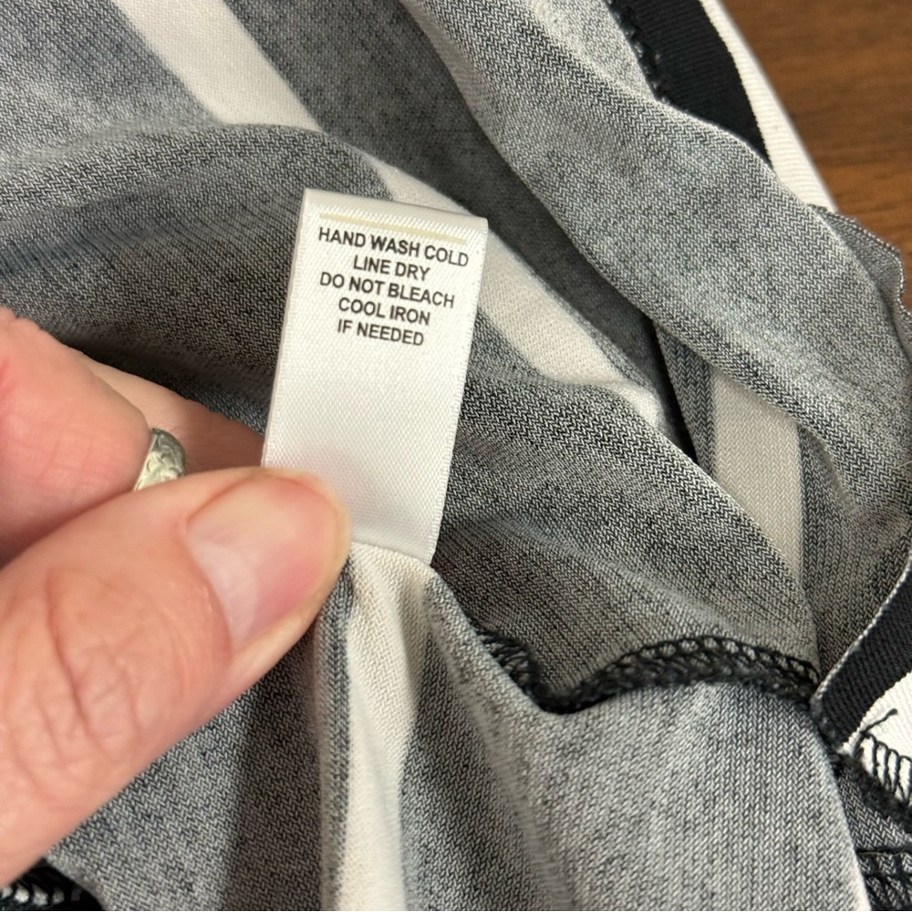 Cato Woman 22/24W Black White Striped Batwing Top Plus Size Stretchy Casual - Picture 7 of 8
